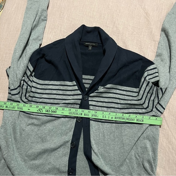 Banana Republic Men's Cardigan in Navy and Gray Stripes Size XL Grandpa Sweater - Picture 6 of 6